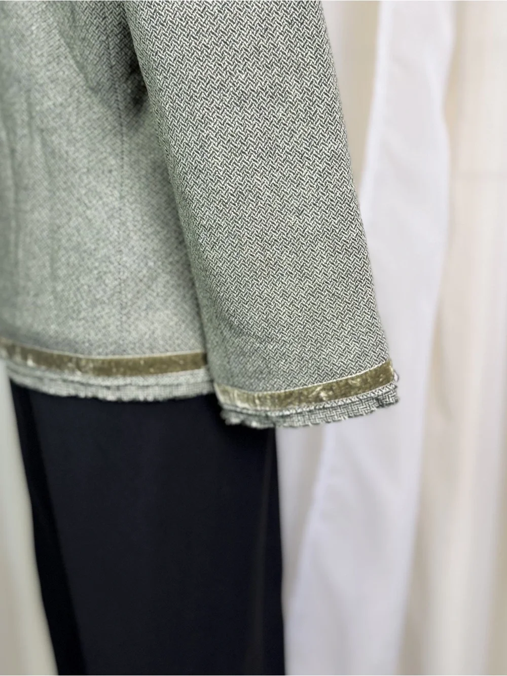 Banana Republic Wool Blazer w/ Velvet Trim + Floral Brooch tweed size 4 - Picture 12 of 14